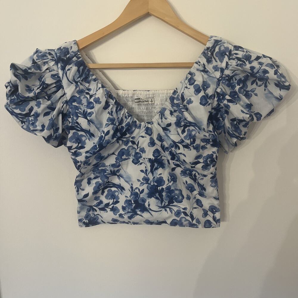 Abercrombie & Fitch Blue Floral Blouse Small Smocked Puff Sleeve Crop